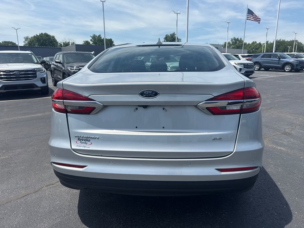 Used 2019 Ford Fusion SE FWD image 8