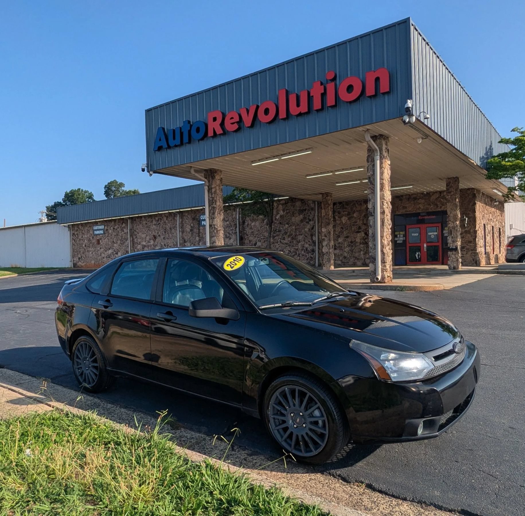 Used 2010 Ford Focus SES FWD image 1