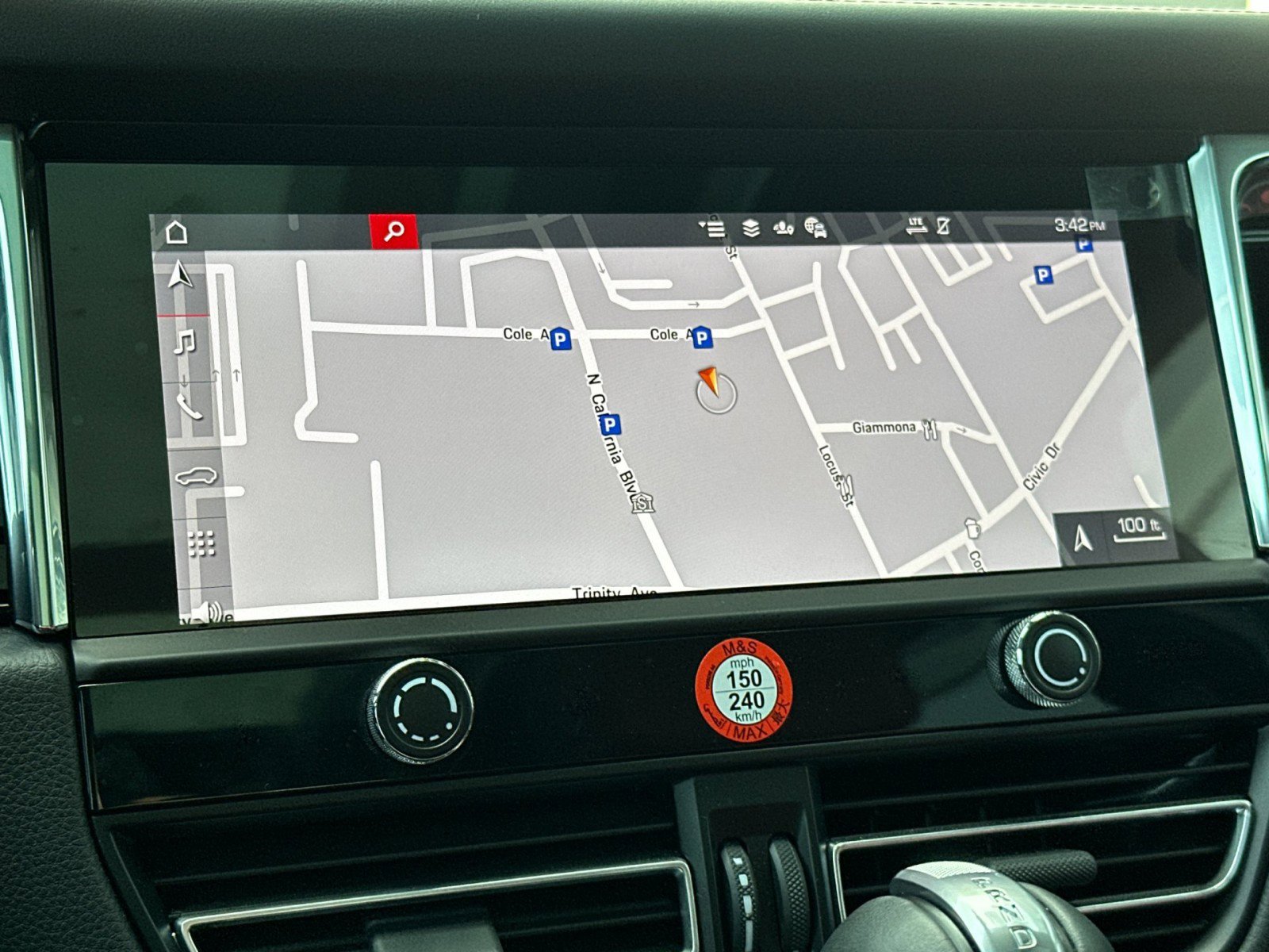 Used 2025 Porsche Macan image 19