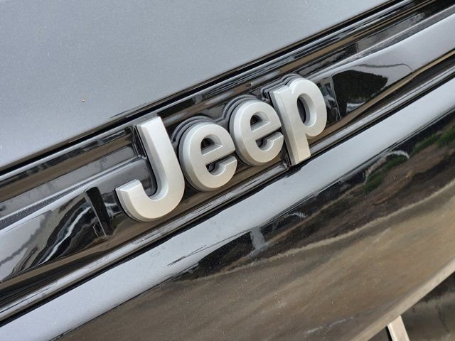 Used 2025 Jeep Grand Cherokee Limited image 9