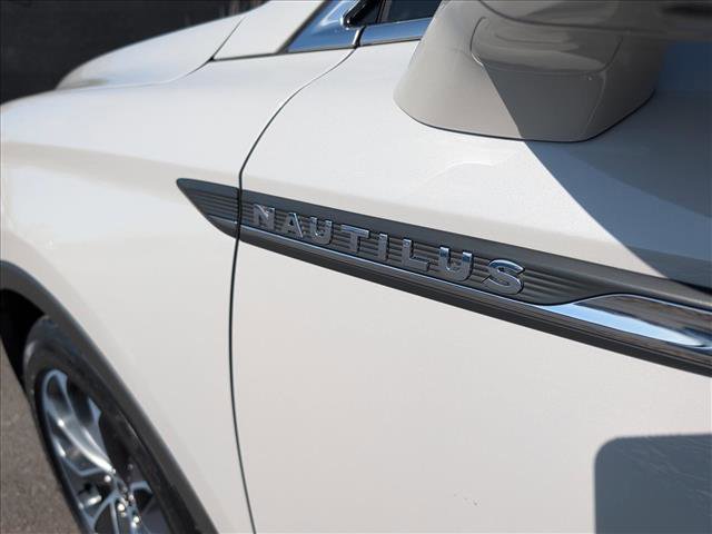 Used 2022 Lincoln Nautilus Reserve image 10