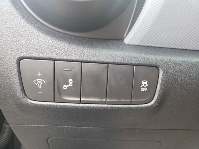 Used 2018 Hyundai Kona SEL image 18