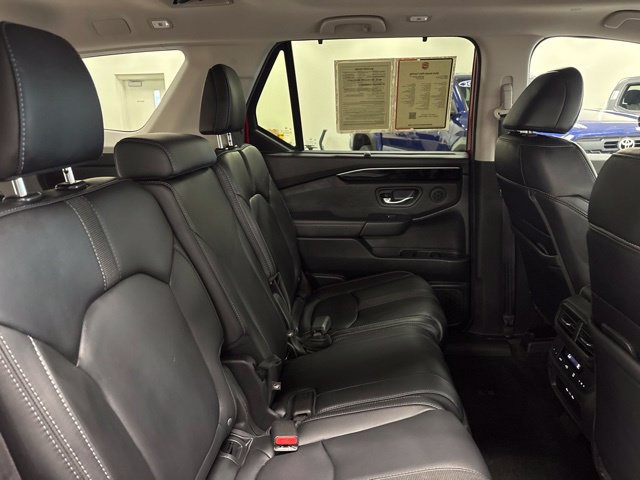 Used 2024 Honda Pilot Touring image 10