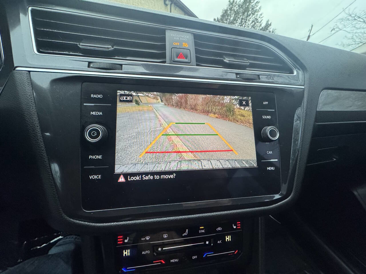 Used 2024 Volkswagen Tiguan SE image 28