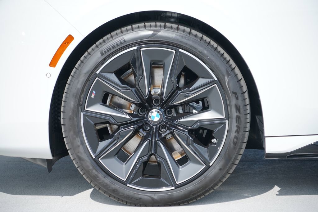 New 2026 BMW 740i w/ Luxury Rear Seating Package RWD image 5