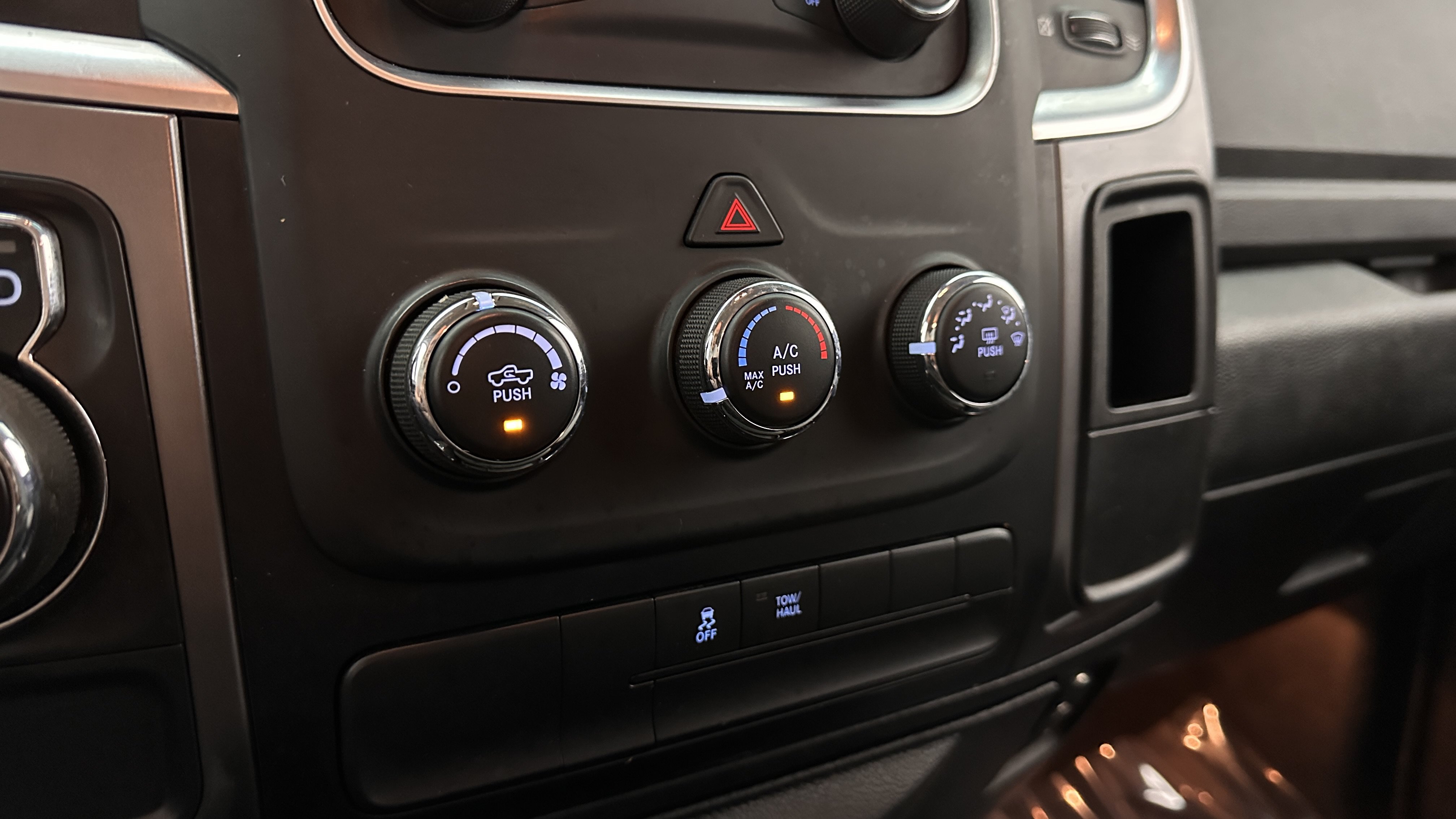 Used 2021 RAM 1500 Classic SLT RWD image 13