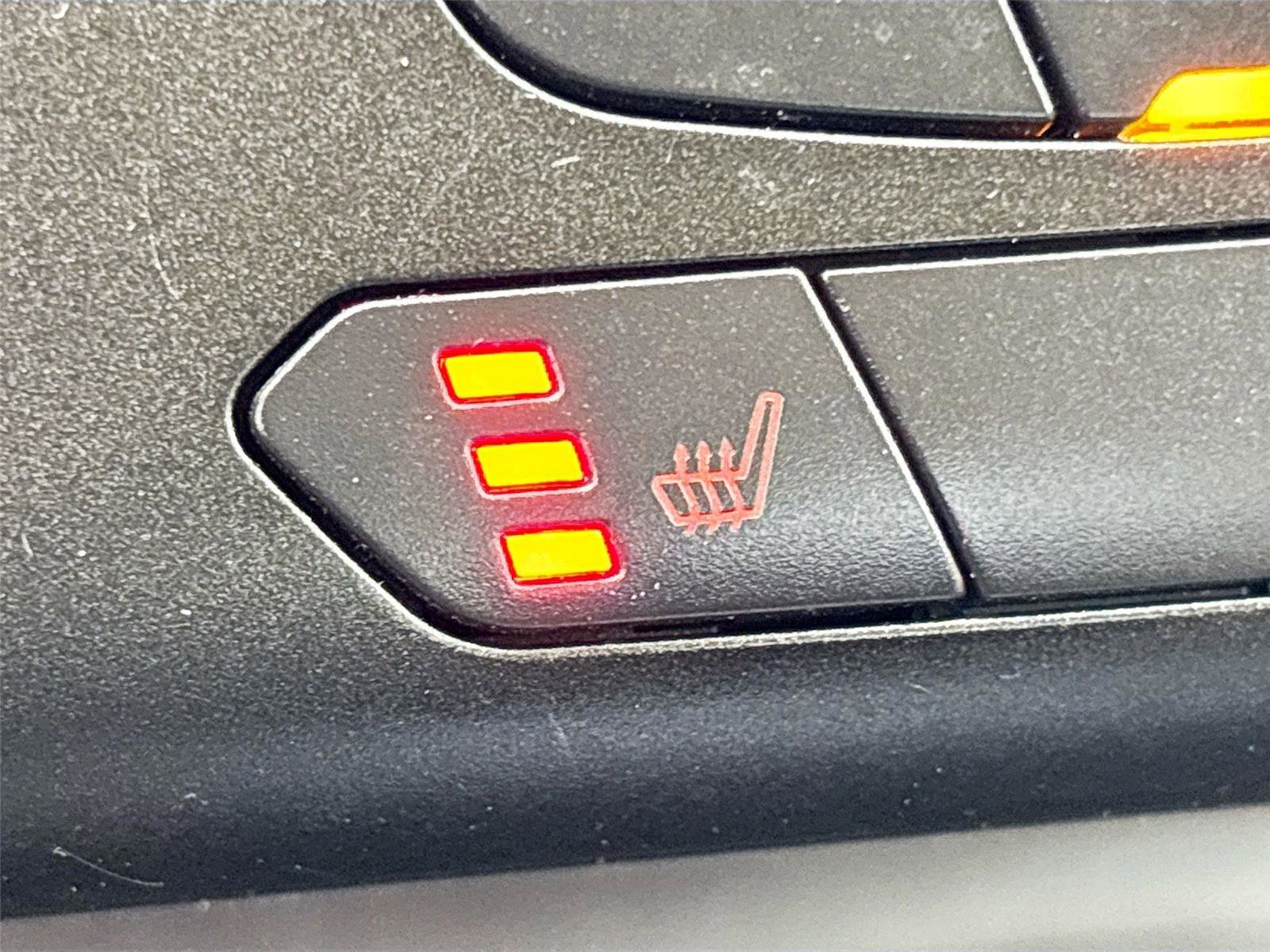 Used 2015 Ford Fusion SE w/ Equipment Group 502A image 19