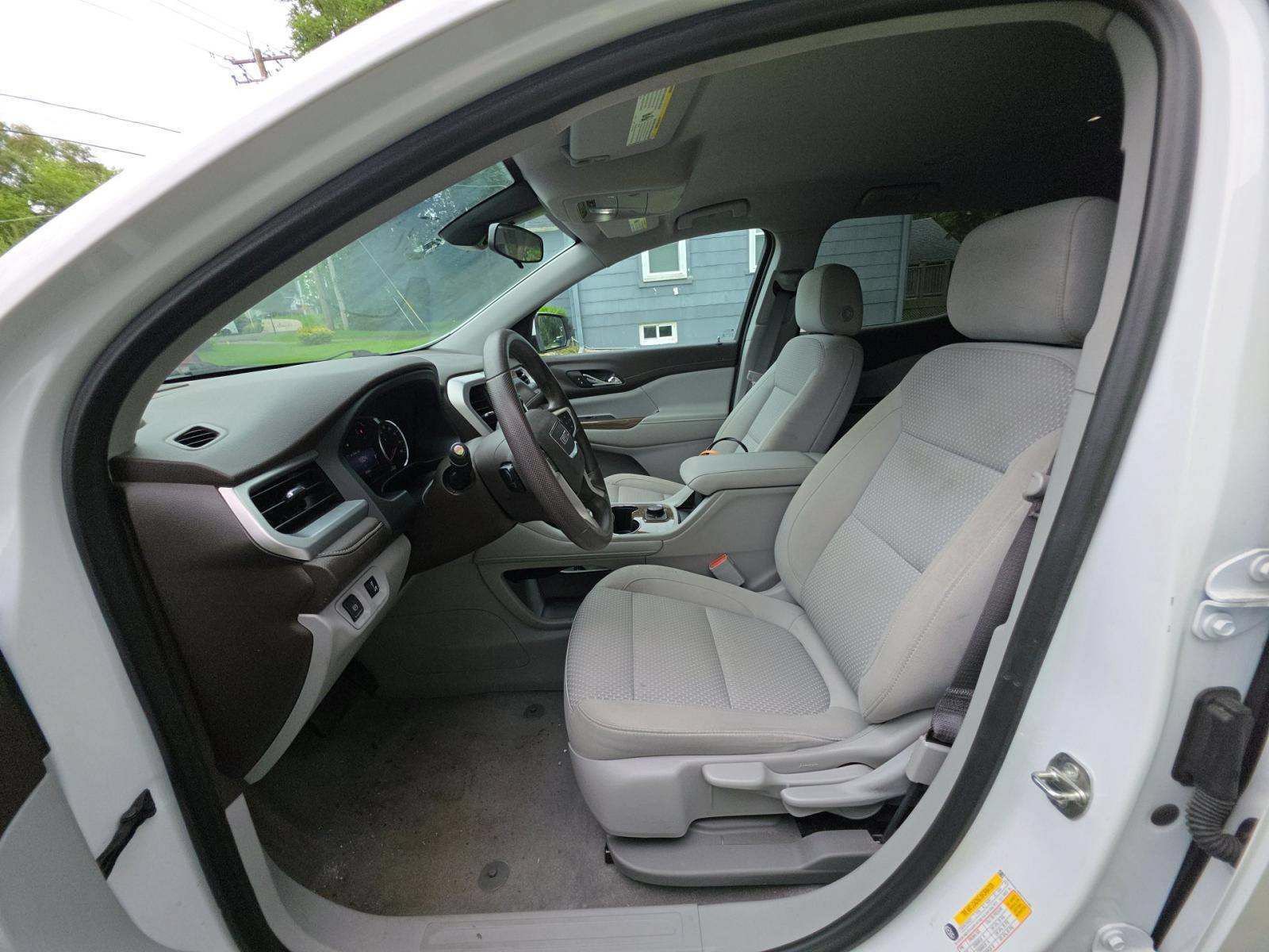 Used 2022 GMC Acadia SLE FWD image 4
