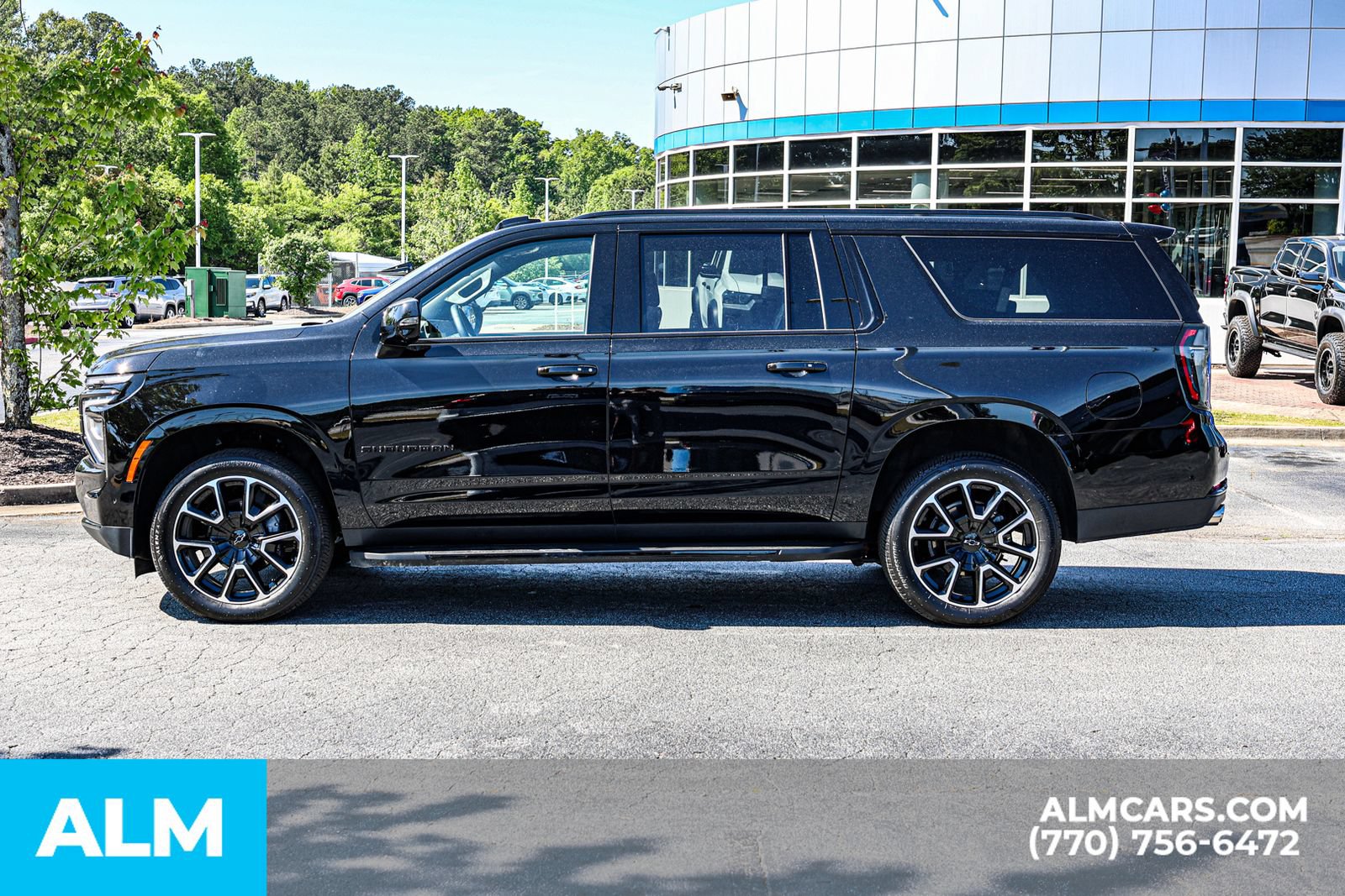 Used 2025 Chevrolet Suburban RST w/ Comfort Package AWD/4WD image 10
