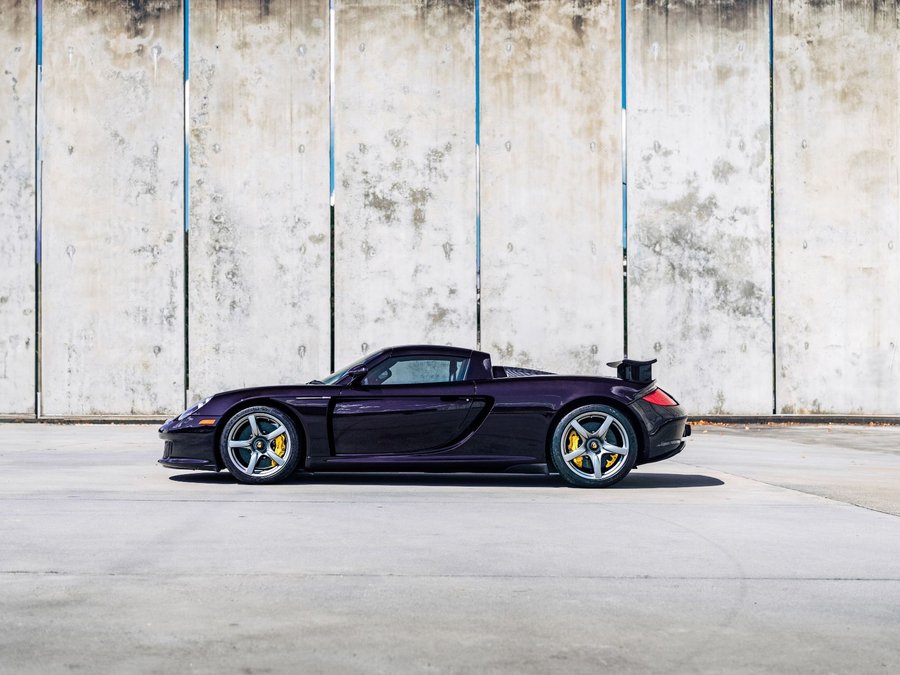 Used 2005 Porsche Carrera GT RWD image 2