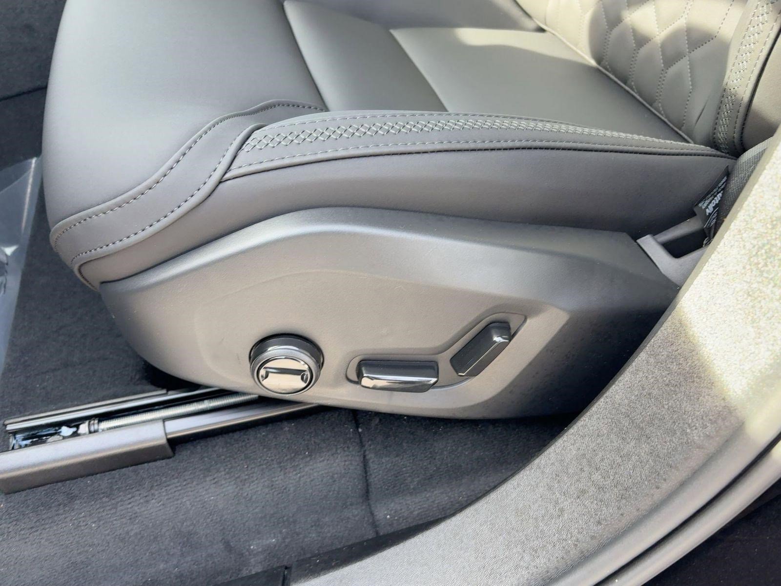 New 2026 Volvo XC90 T8 Plus w/ Protection Package image 13