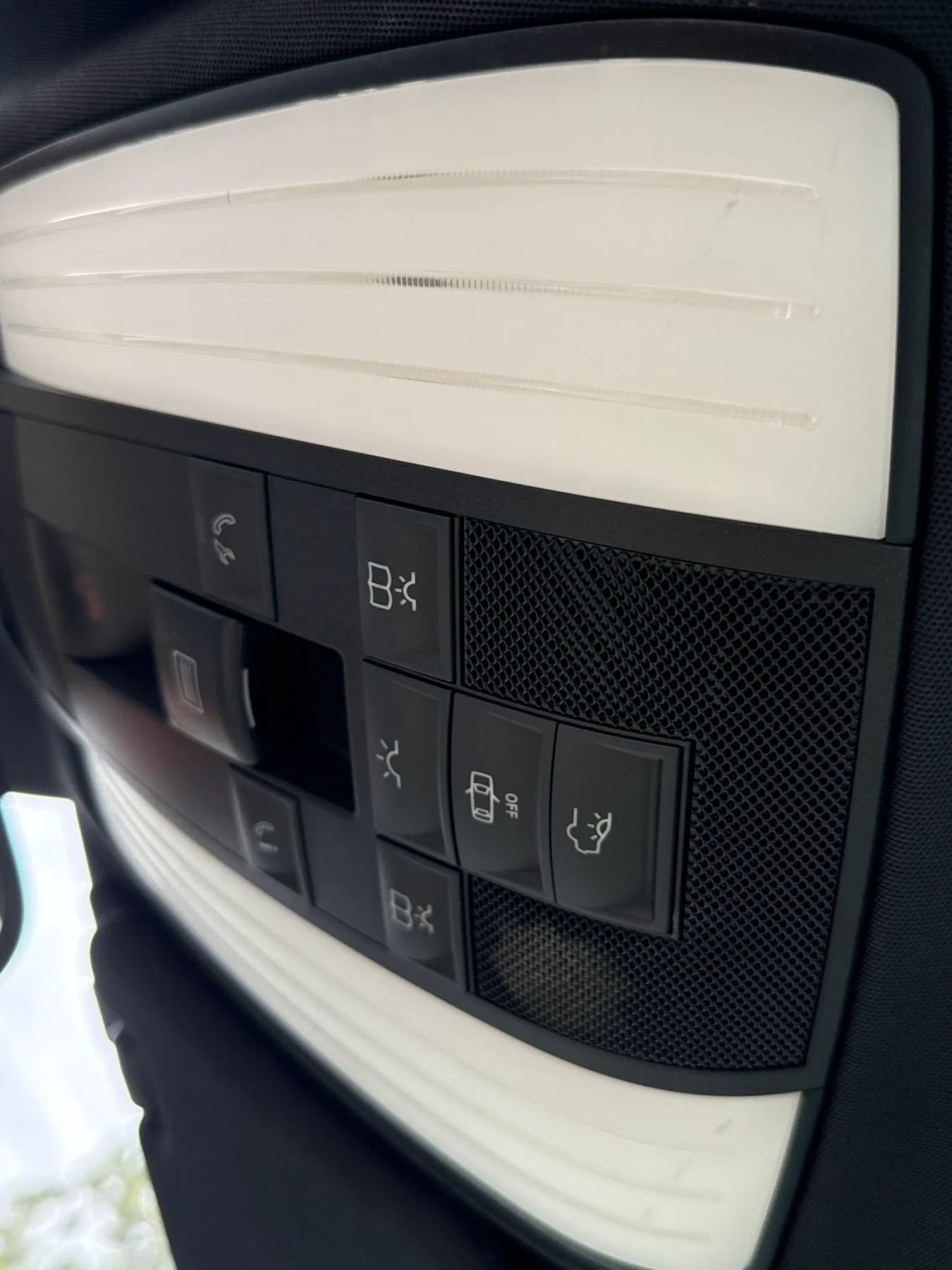 Used 2011 Mercedes-Benz E 550 Sedan image 36