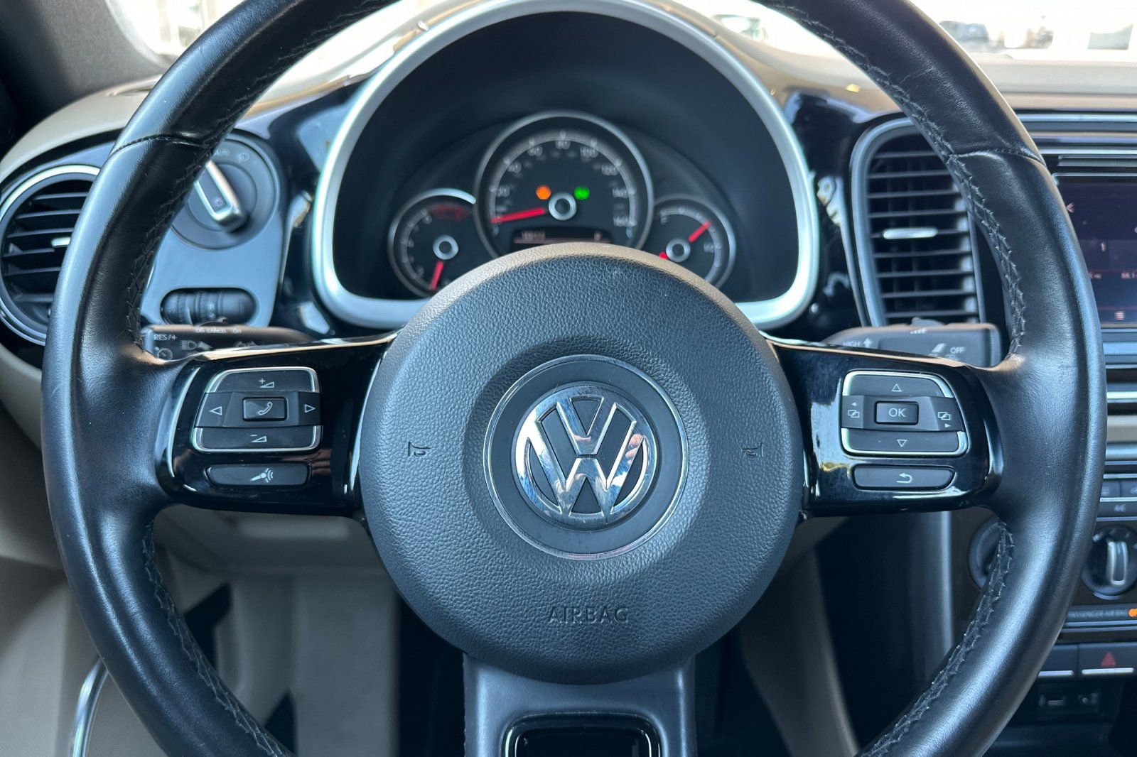 Used 2018 Volkswagen Beetle 2.0T S w/ Style & Comfort Package FWD image 21