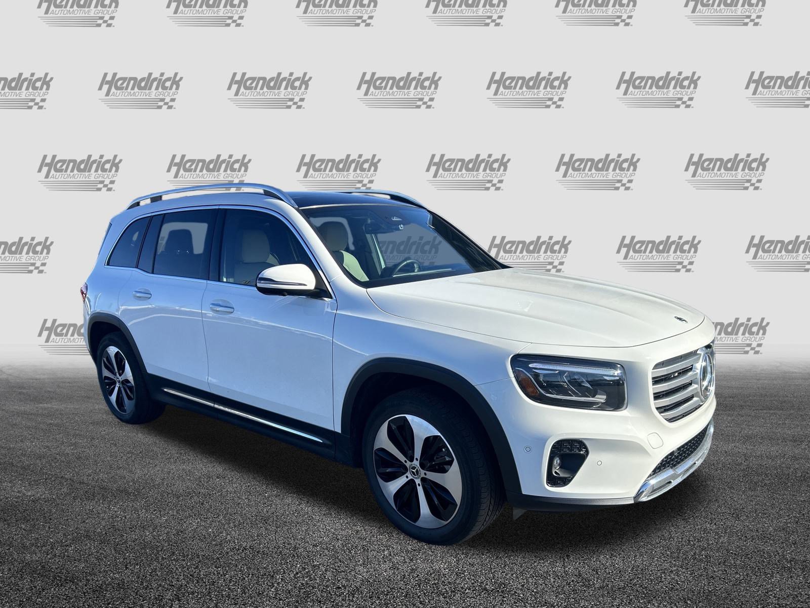 Used 2025 Mercedes-Benz GLB 250 image 2