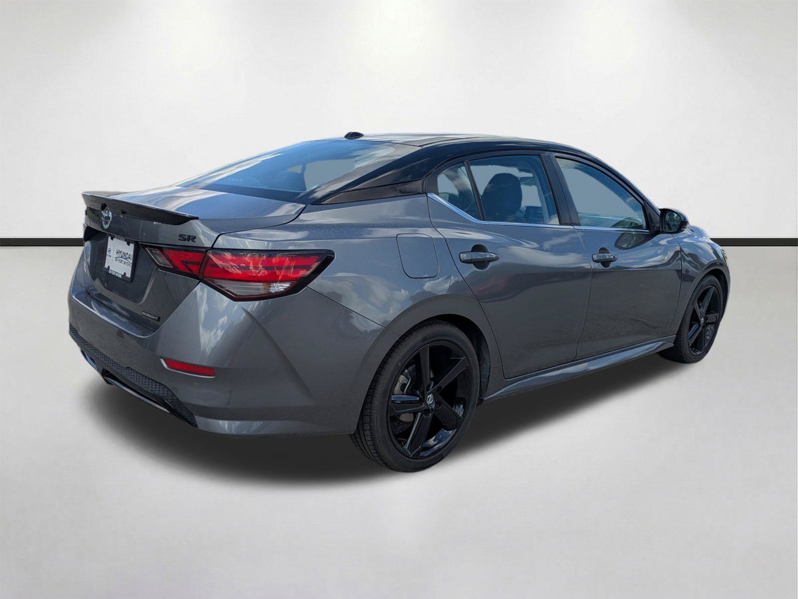 Used 2023 Nissan Sentra SR w/ Midnight Edition Package FWD image 5