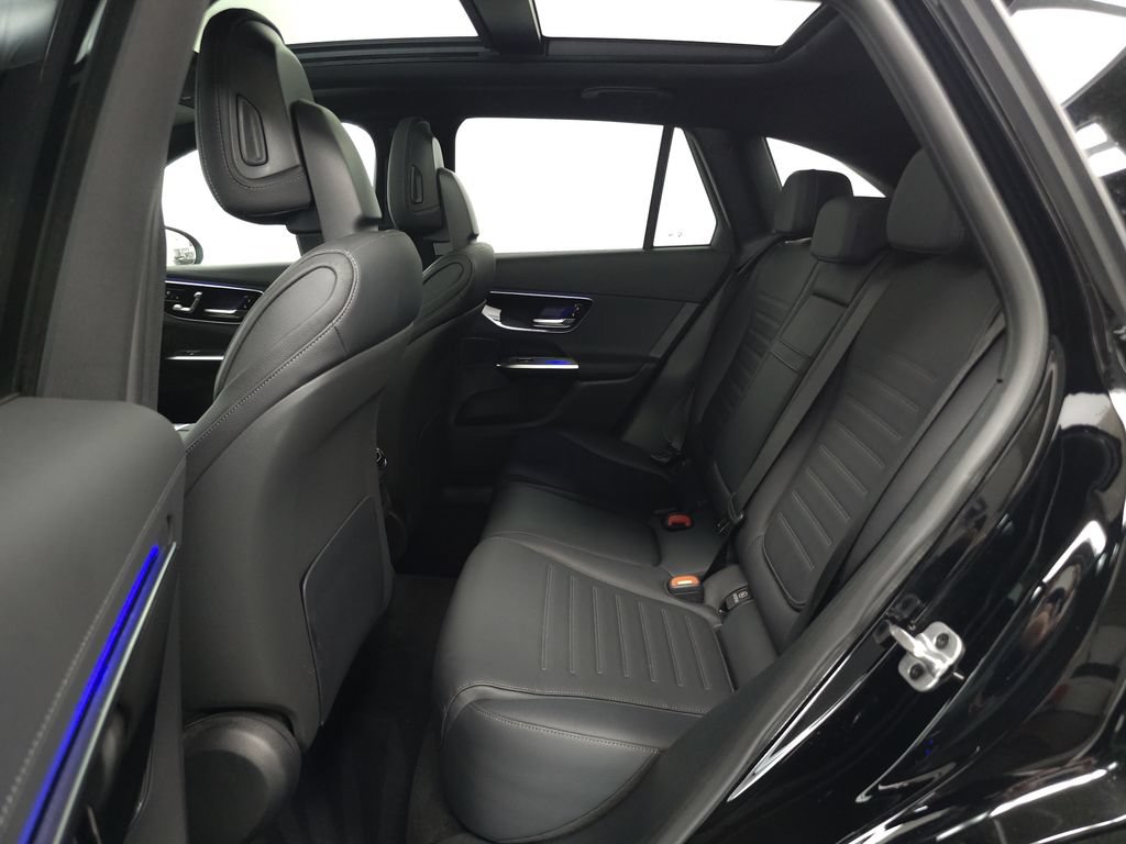 Used 2025 Mercedes-Benz GLC 350e 4MATIC image 23