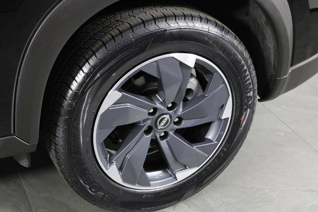 Certified 2025 Nissan Rogue SV image 13