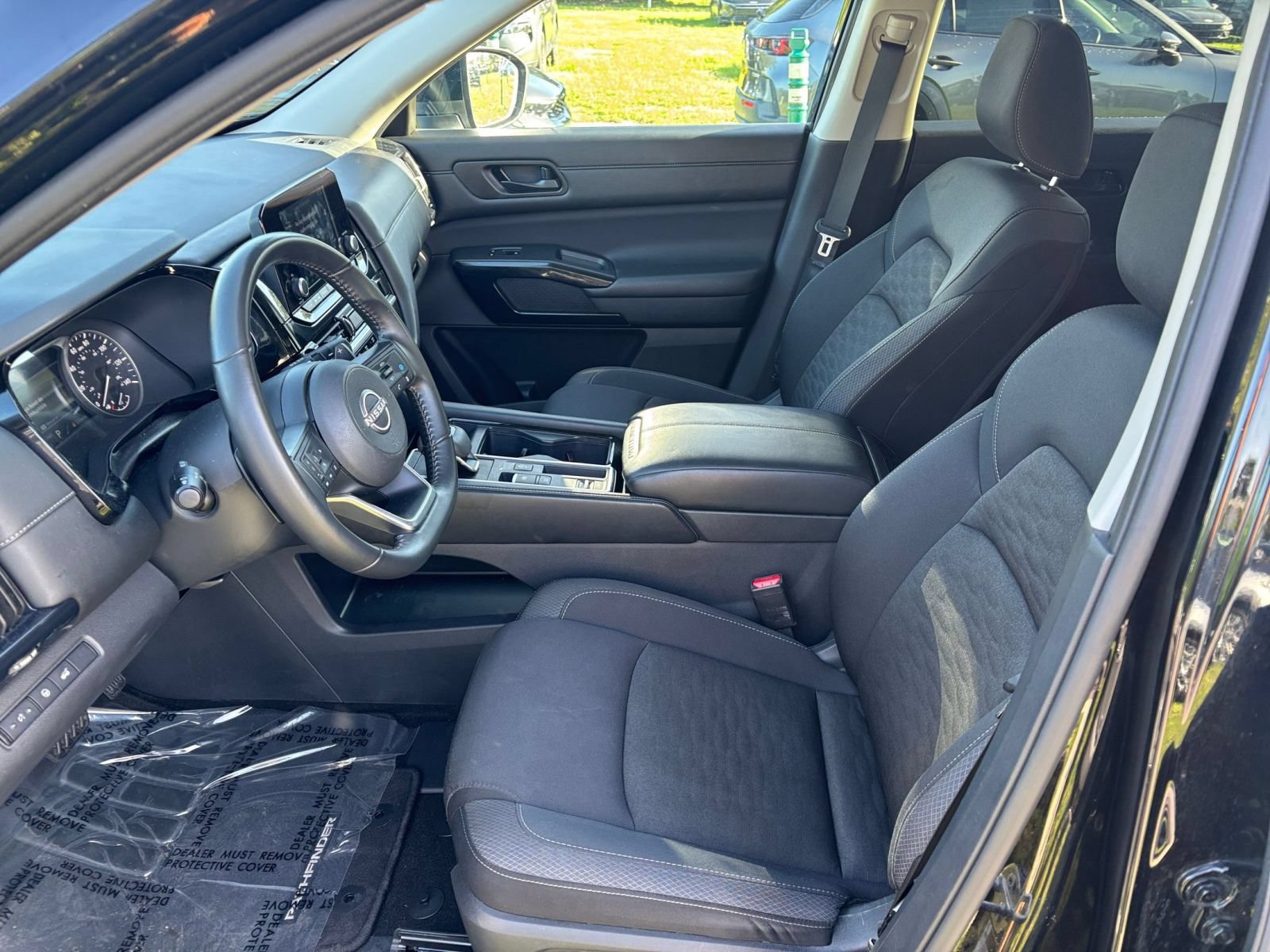 Used 2025 Nissan Pathfinder SV FWD image 28