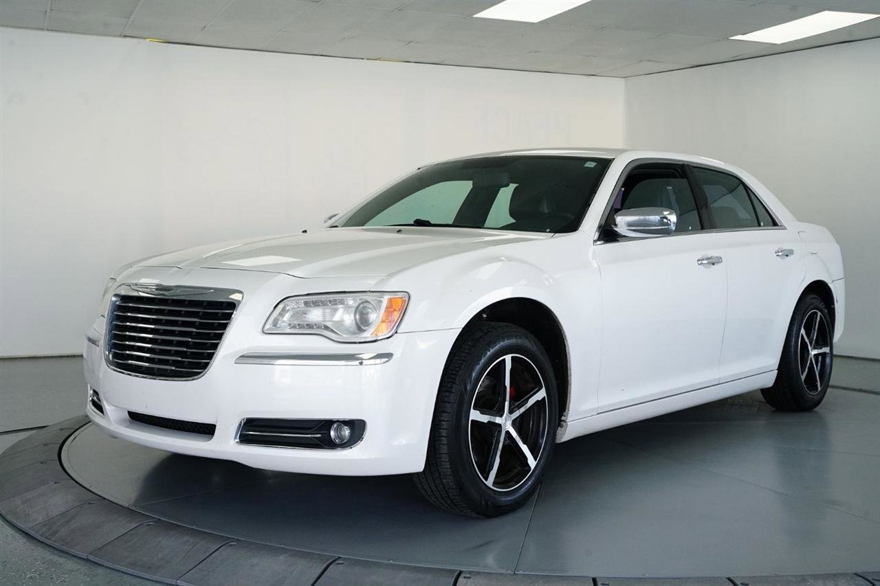 Used 2011 Chrysler 300 Limited image 5