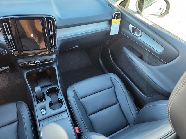 New 2026 Volvo XC40 B5 Core AWD/4WD image 12