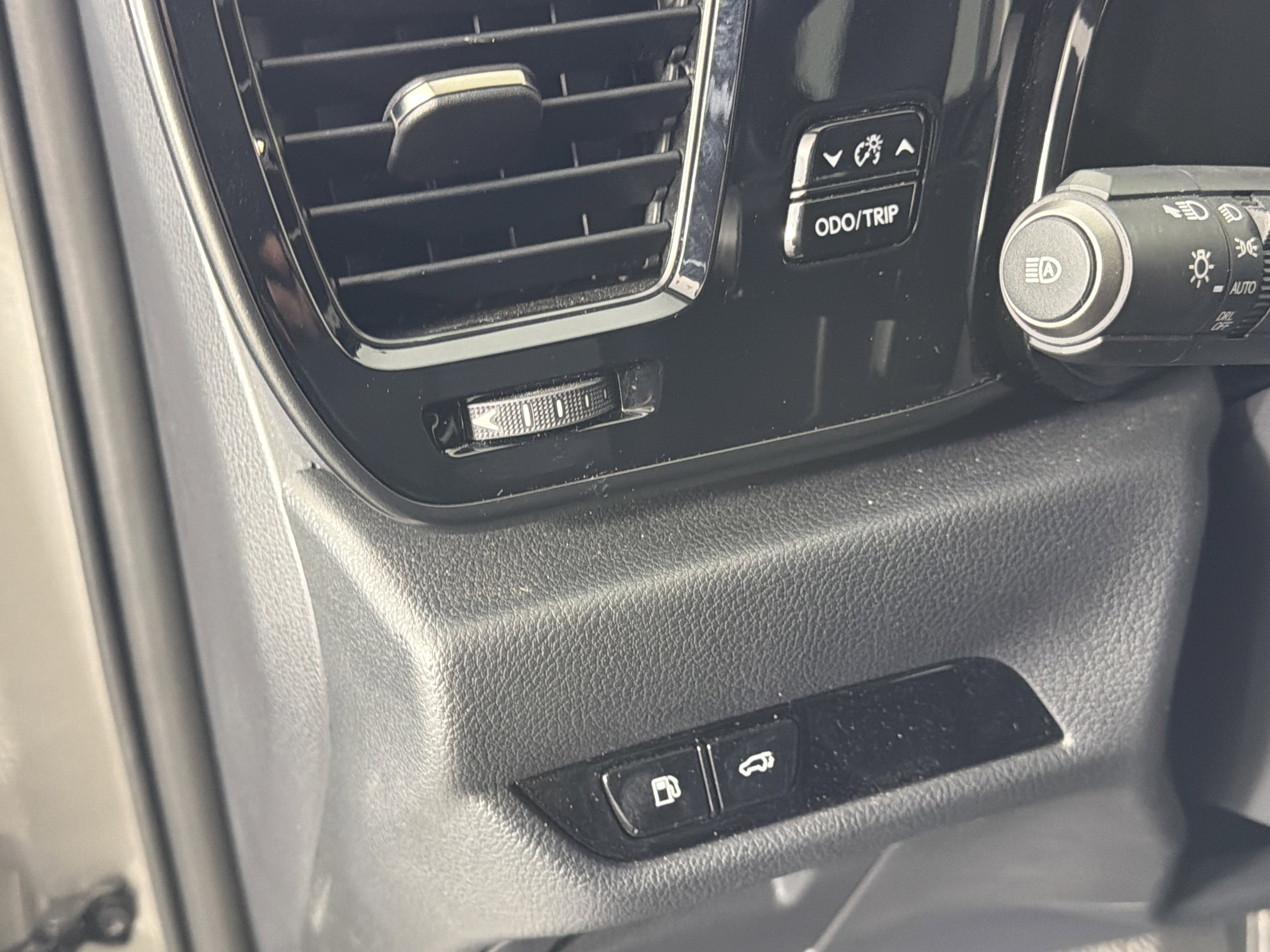 Used 2025 Lexus NX 350h AWD w/ Accessory Package (2T) image 8