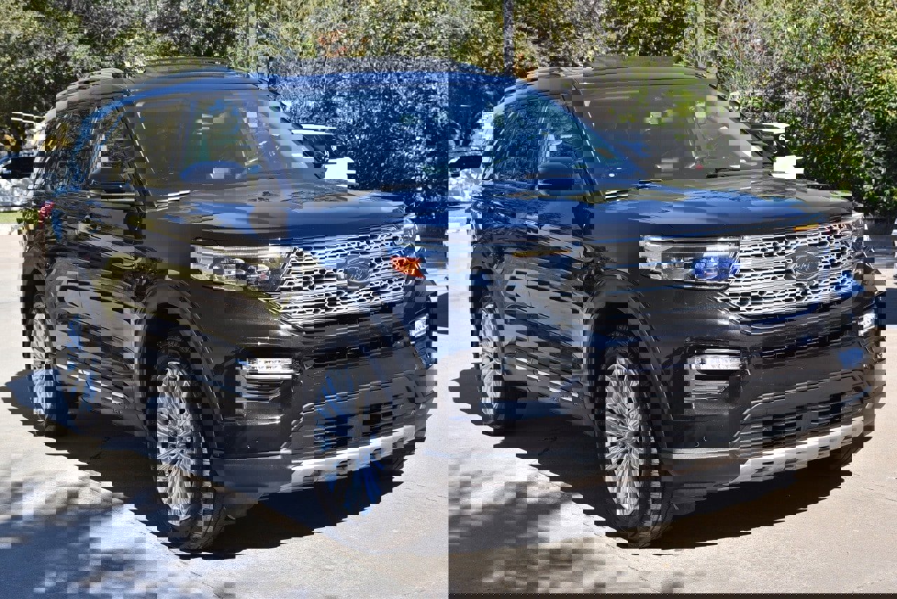 Used 2022 Ford Explorer Limited w/ Limited Technology Package image 4