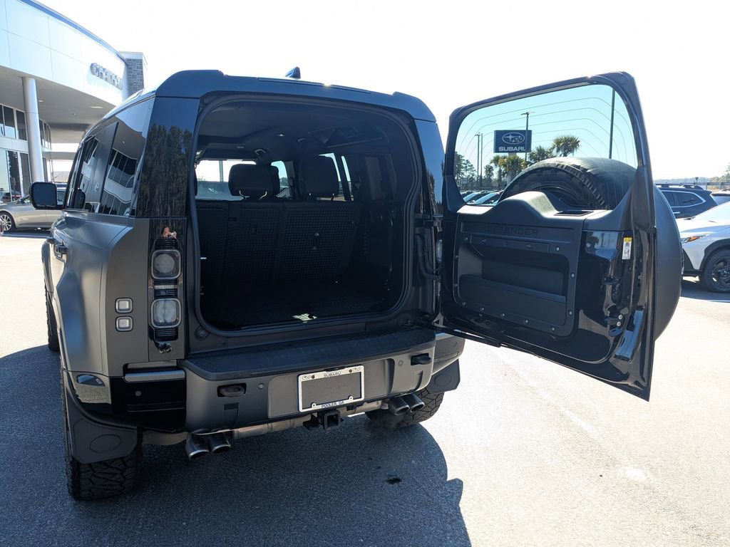 Used 2023 Land Rover Defender 110 V8 image 13