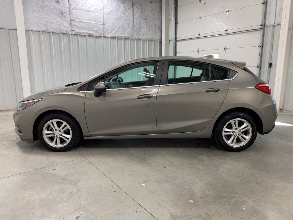 Used 2018 Chevrolet Cruze LT FWD image 3