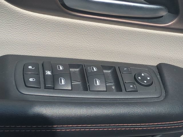 Used 2019 Chrysler Pacifica Touring-L w/ Tire & Wheel Group FWD image 14