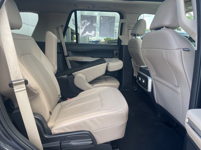 Used 2024 Ford Expedition Limited image 16