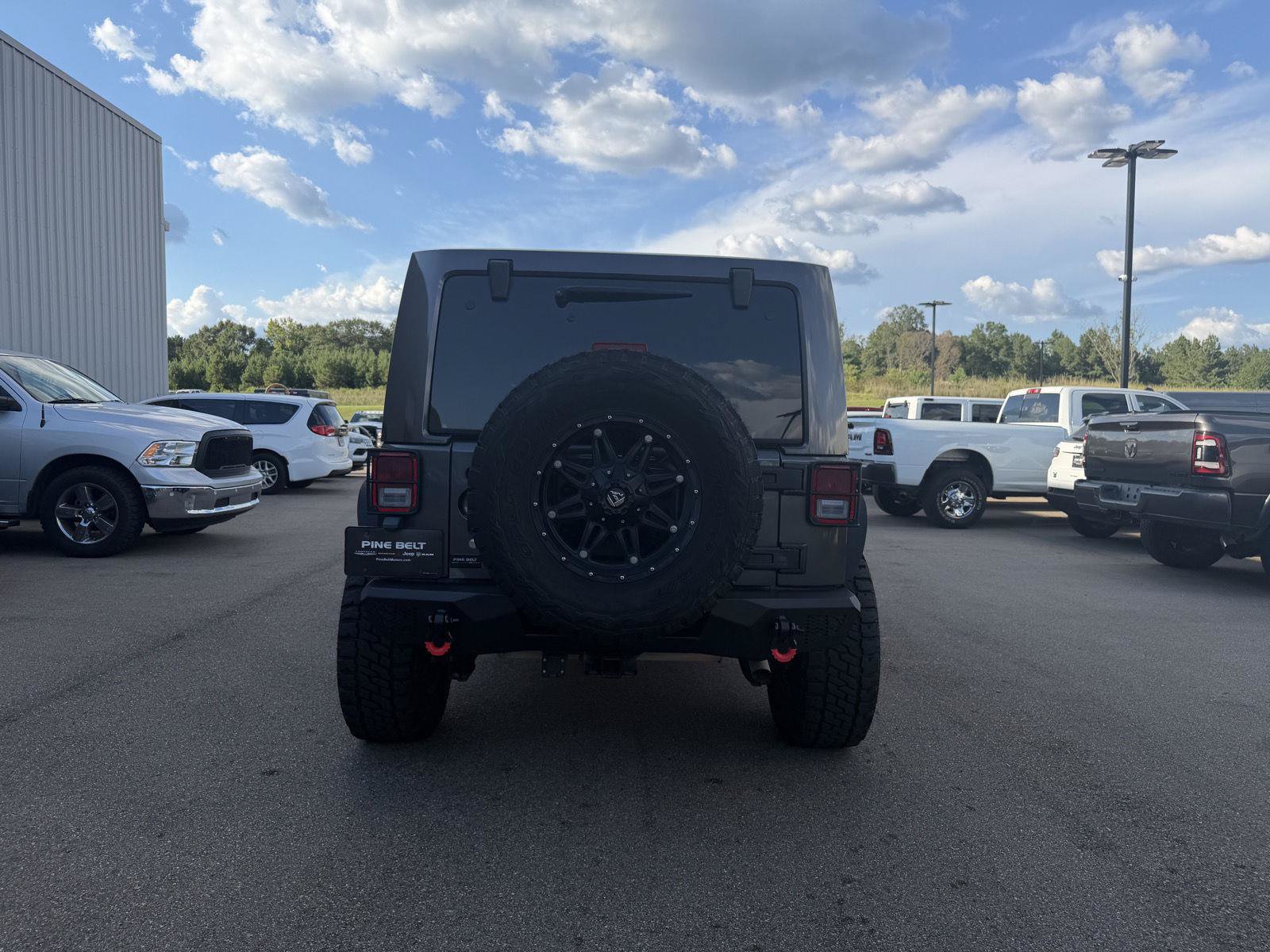 Used 2017 Jeep Wrangler Unlimited Rubicon AWD/4WD image 5