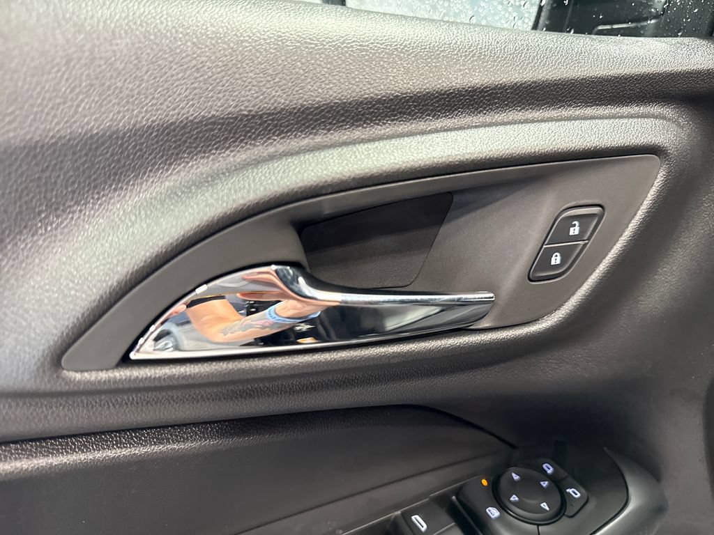 New 2026 Chevrolet Trax RS w/ Sunroof Package FWD image 31
