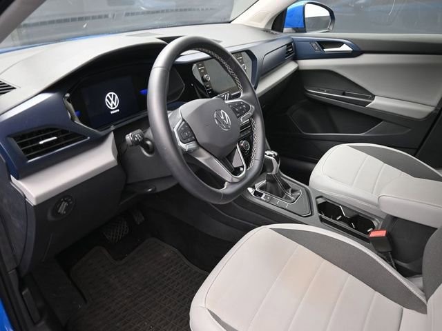 Certified 2023 Volkswagen Taos SE w/ Panoramic Sunroof Package image 18