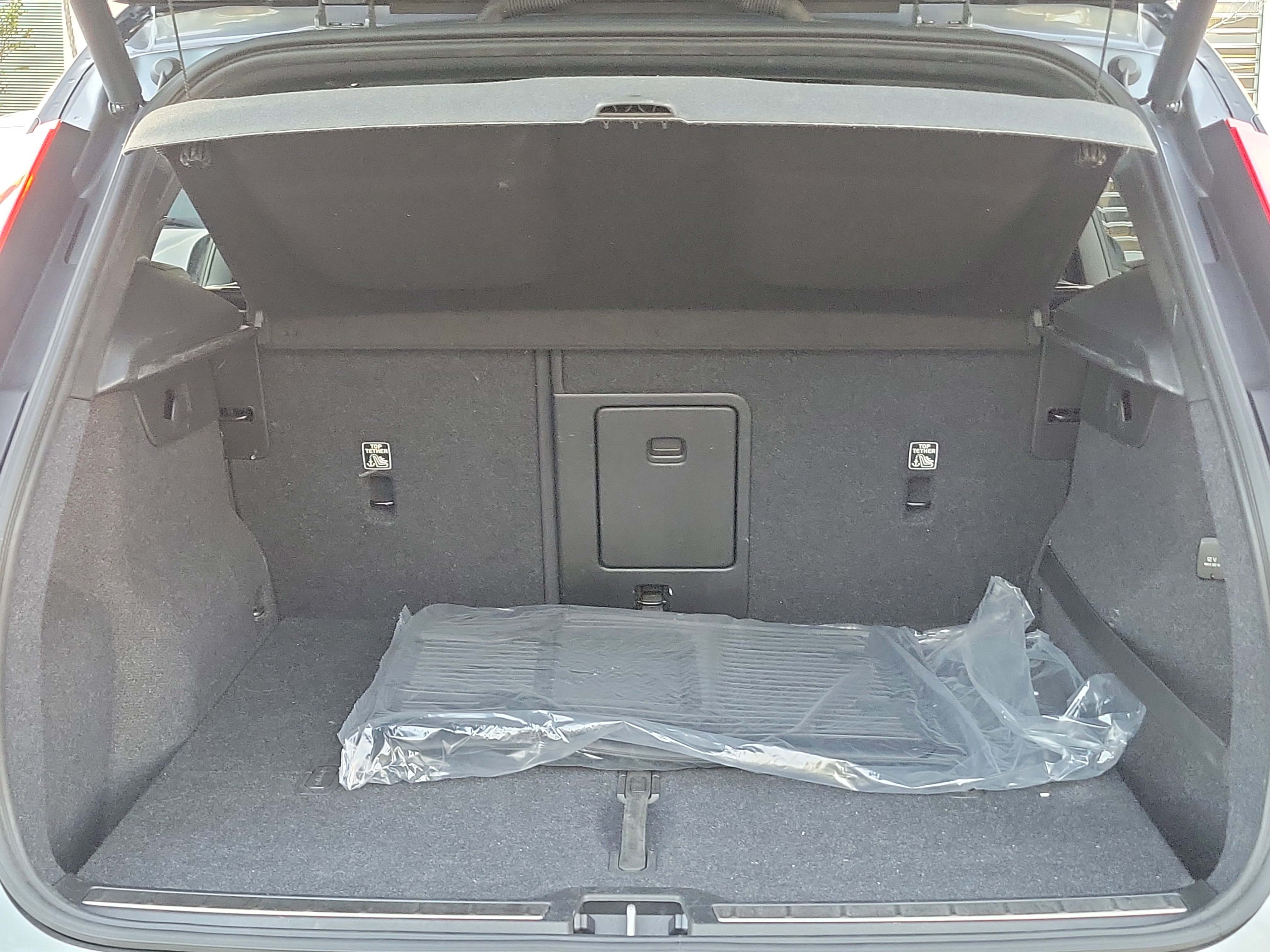 Used 2019 Volvo XC40 T5 R-Design image 12