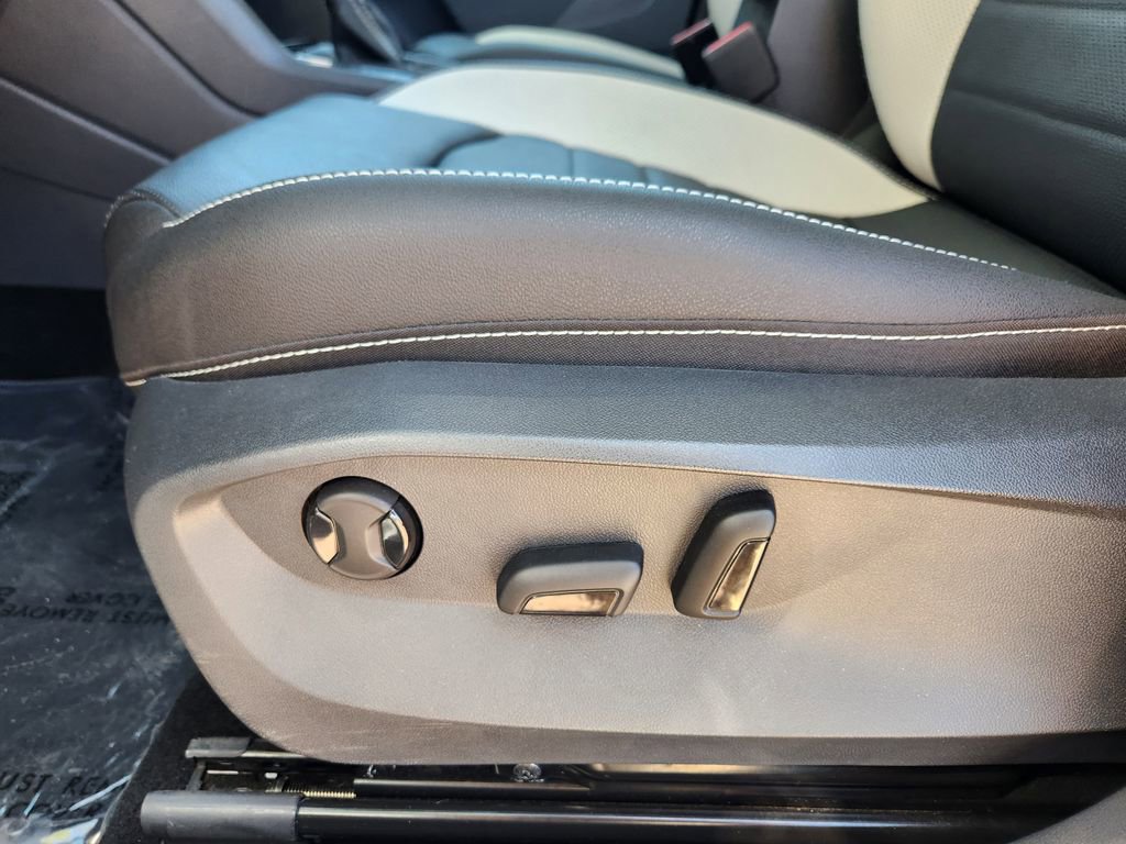 New 2025 Volkswagen Taos SEL AWD/4WD image 14