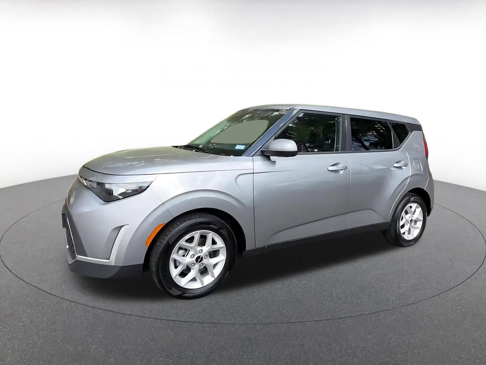 Used 2025 Kia Soul LX w/ LX Technology Package FWD image 8