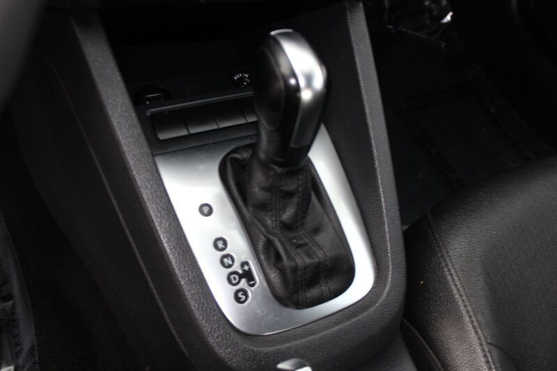 Used 2012 Volkswagen Jetta SE FWD image 12