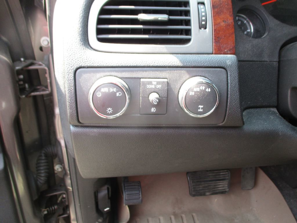 Used 2011 Chevrolet Tahoe LTZ image 16