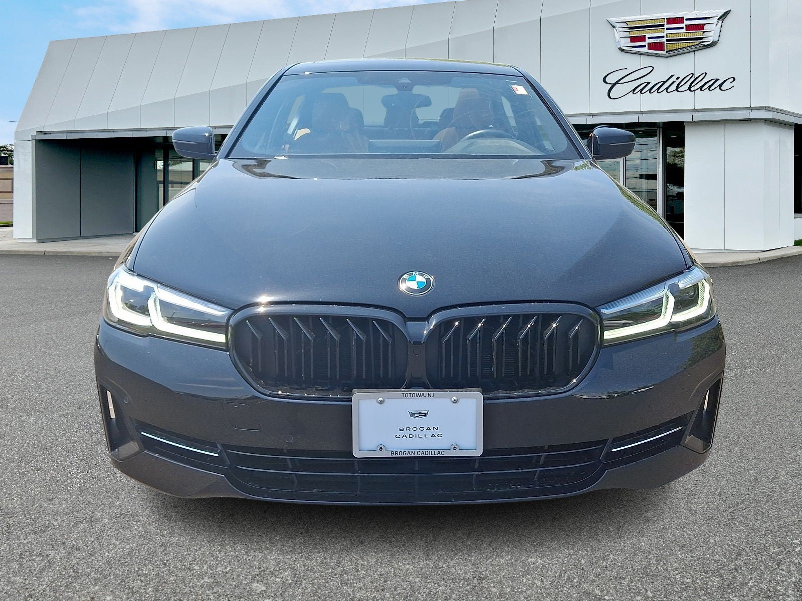 Used 2023 BMW 530i xDrive w/ Convenience Package AWD/4WD image 2