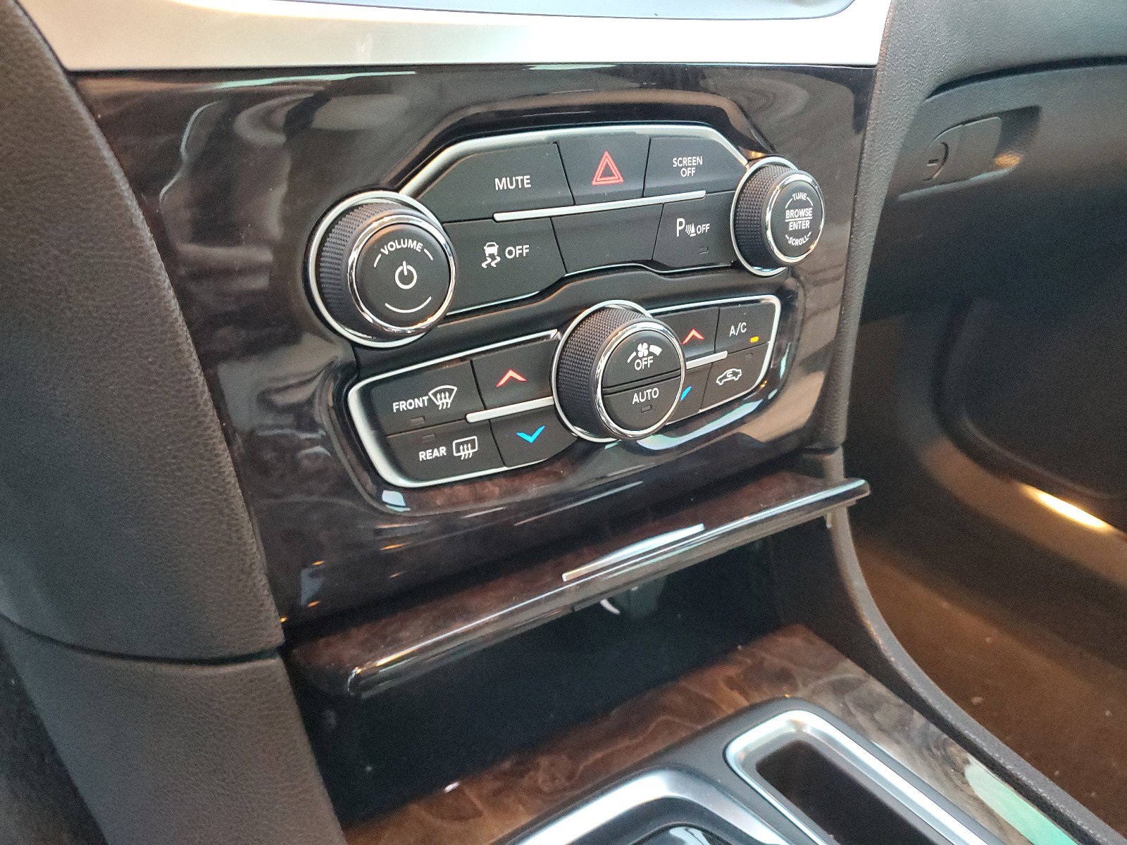 Certified 2023 Chrysler 300 Touring L w/ Popular Equipment Group image 22