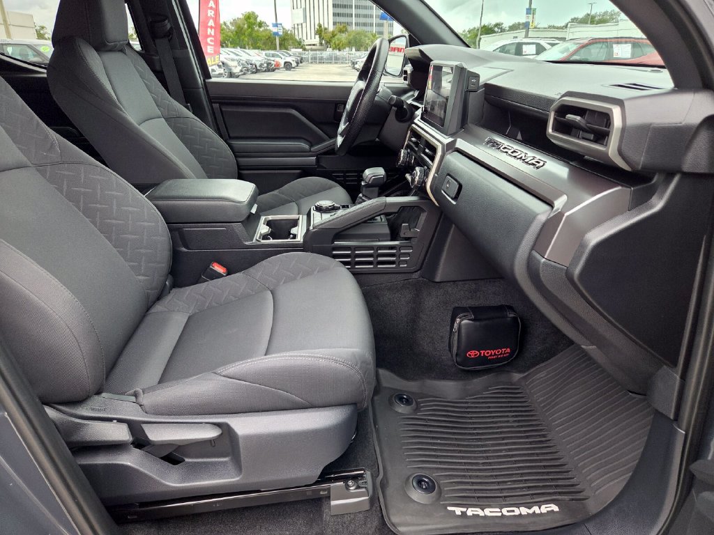 Used 2025 Toyota Tacoma SR5 AWD/4WD image 16