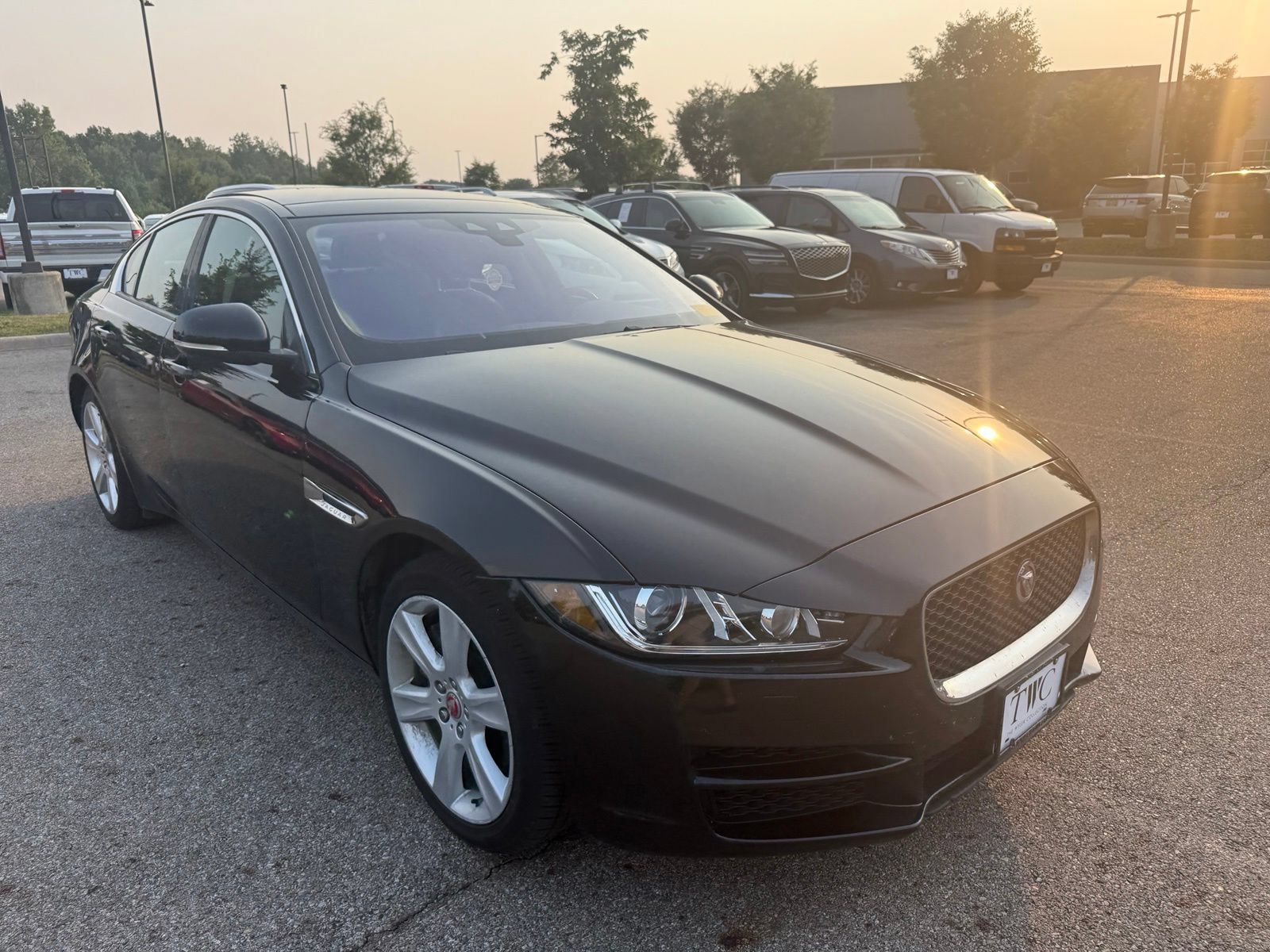 Used 2018 Jaguar XE Premium AWD/4WD image 3
