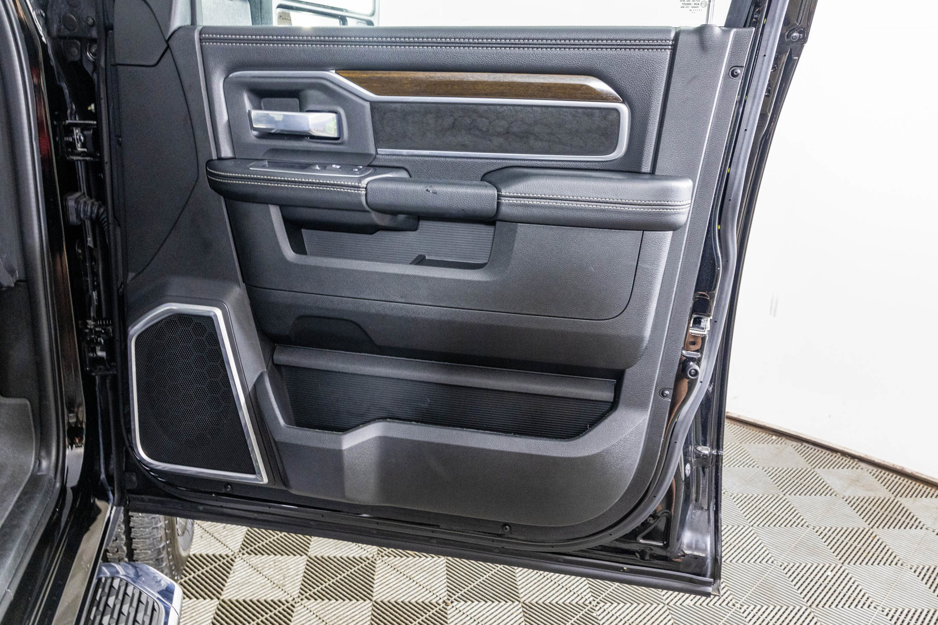 Used 2024 RAM 2500 Laramie w/ Snow Chief Group AWD/4WD image 54