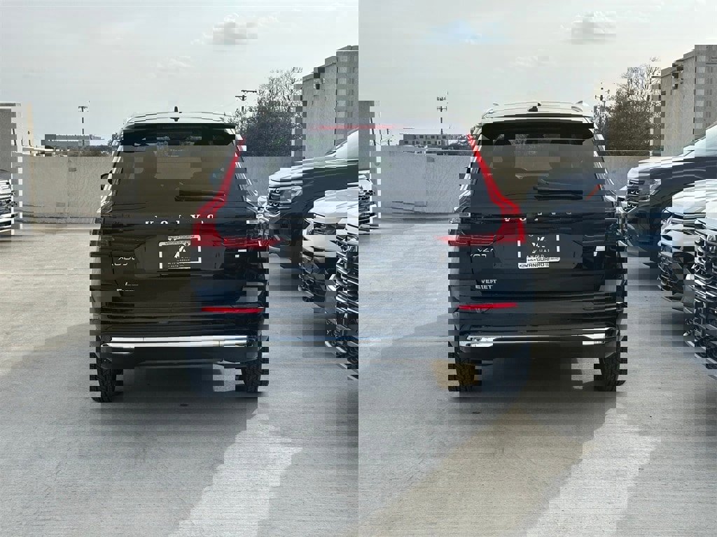 Used 2023 Volvo XC60 T8 Plus image 6