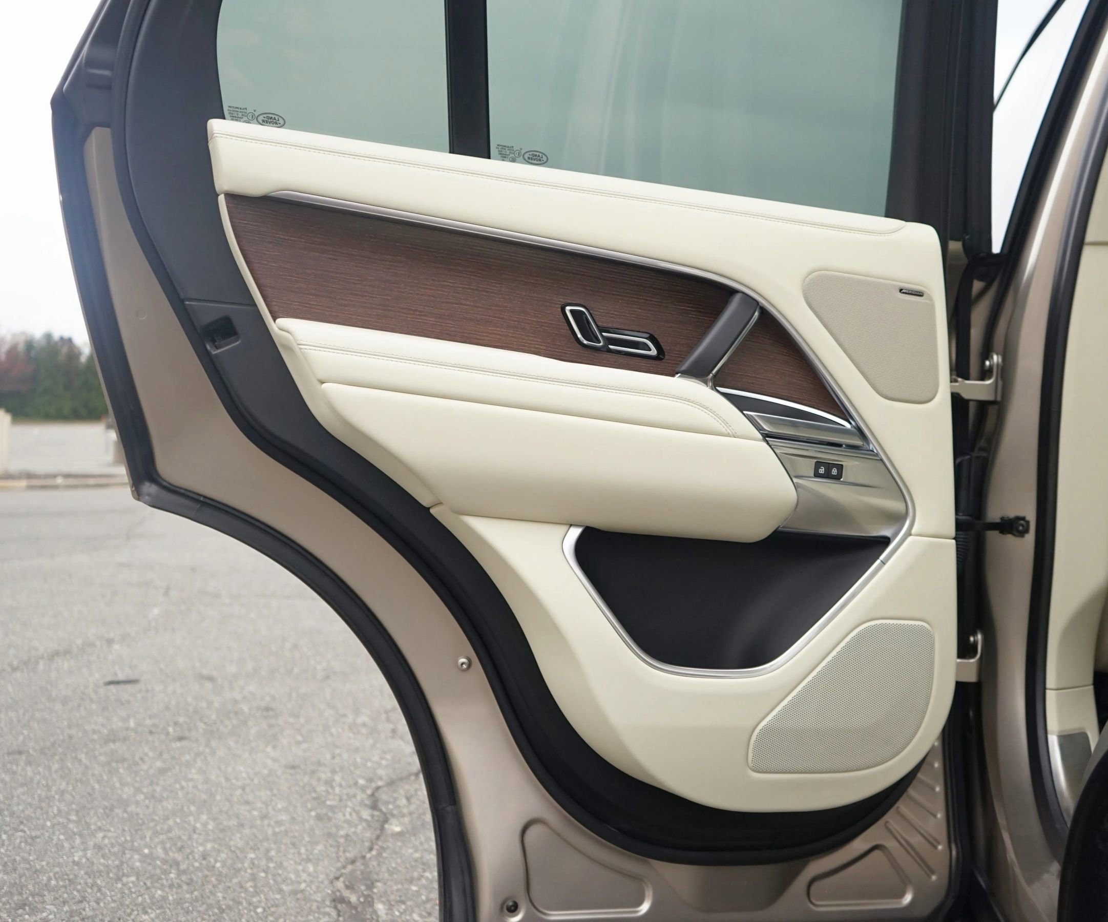 Used 2023 Land Rover Range Rover SE image 39