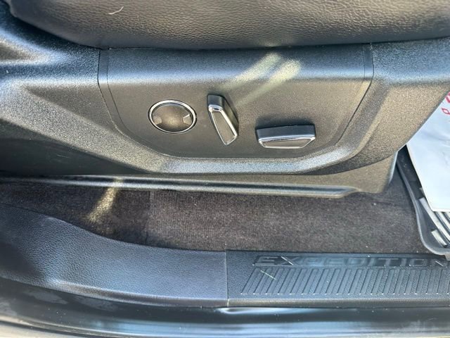Used 2021 Ford Expedition Limited AWD/4WD image 16