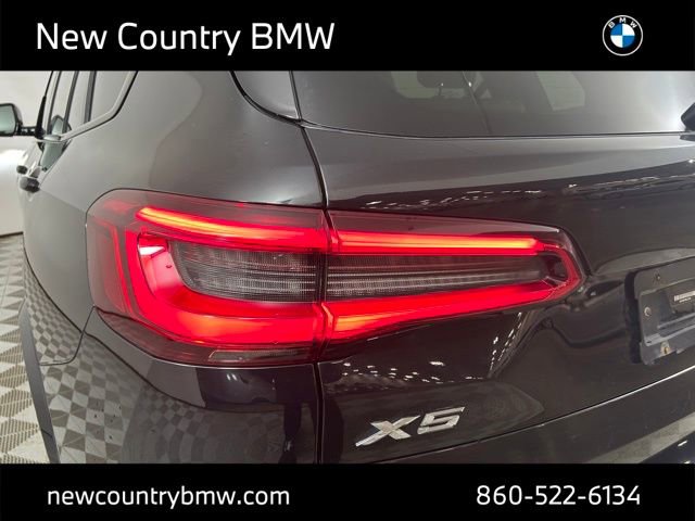 Used 2019 BMW X5 xDrive40i w/ M Sport Package image 32