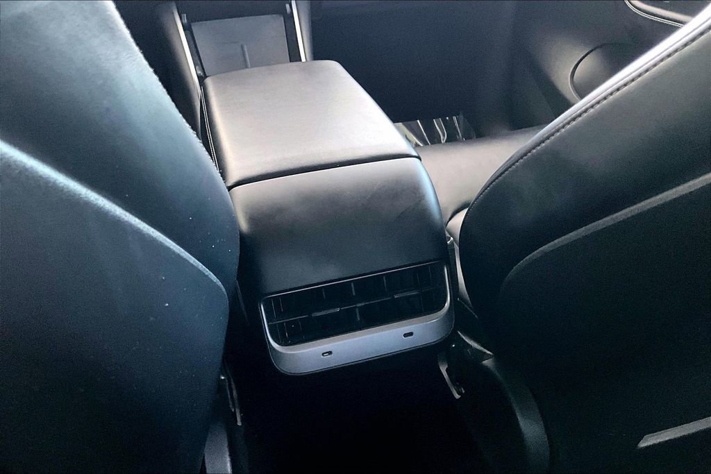 Used 2021 Tesla Model Y Long Range image 10