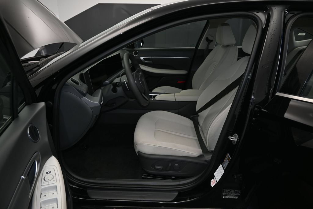 Used 2025 Hyundai Sonata SEL FWD image 17