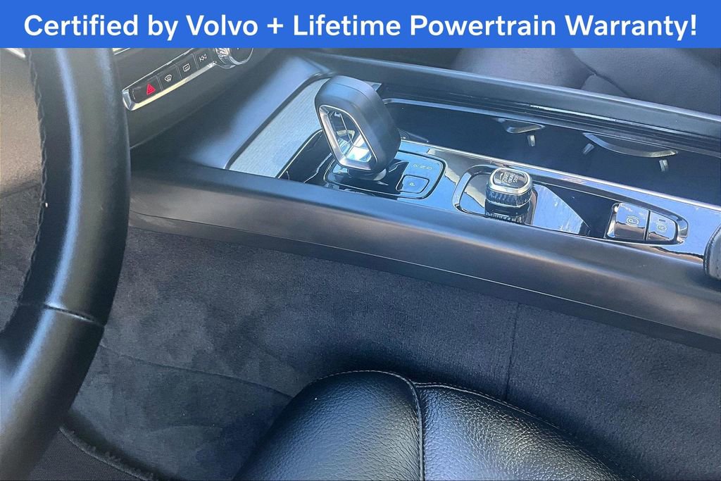 Used 2025 Volvo XC60 B5 Plus image 19